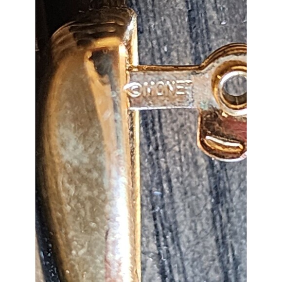 Vintage MONET Ribbed Trapezoid Shape Gold Tone Clip on Earrings Signed - Picture 6 of 8